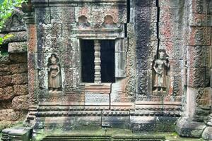 apsara danseurs sculpté sur une mur de ta som dans siem recueillir photo