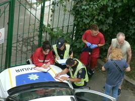 Kyiv, Ukraine - juillet 14, 2023 le police détenu une homme photo