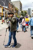 Bogota, Colombie, 16 août 2023. Mars demander pour gustave petro mise en accusation. paisible manifestation Mars dans Bogota Colombie contre le gouvernement de gustave petro appelé la marcha de la mairie. photo