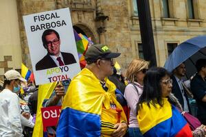 Bogota, Colombie, 16 août 2023. Mars demander pour gustave petro mise en accusation. paisible manifestation Mars dans Bogota Colombie contre le gouvernement de gustave petro appelé la marcha de la mairie. photo