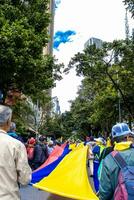 Bogota, Colombie, 16 août 2023. Mars demander pour gustave petro mise en accusation. paisible manifestation Mars dans Bogota Colombie contre le gouvernement de gustave petro appelé la marcha de la mairie. photo