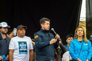 Bogota, Colombie, 16 août 2023. Diego molano à le Mars demander pour gustave petro mise en accusation. paisible manifestation. la marcha de la mairie. photo