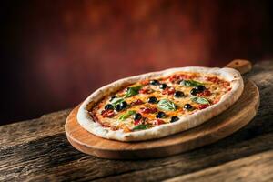 Pizza. savoureux Frais italien Pizza servi sur vieux en bois table photo