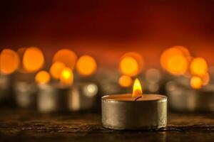 beaucoup bougies symboliser funéraire religions Noël spa fête anniversaire spiritualité paix Mémorial ou vacances brûlant à nuit photo