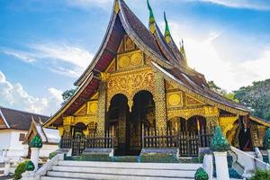 Wat Xieng Thong temple de la ville dorée de Luang Prabang au Laos. photo