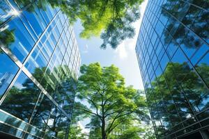 respectueux de la nature bâtiment dans le moderne ville. durable verre Bureau bâtiment avec arbre pour réduire carbone dioxyde. Bureau bâtiment avec vert environnement. entreprise bâtiment réduire co2. génératif ai. photo