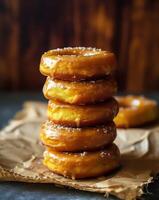 une empiler de sucre vitré beignets sur Haut de une pièce de papier ai génératif photo