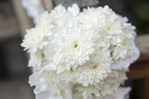 décorations de fleurs de mariage blanches photo