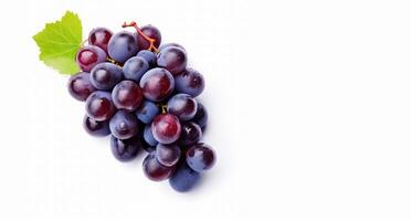 bouquet de mûr et juteux rouge les raisins sur un isolé blanc Contexte génératif ai photo