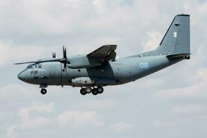 lituanien air Obliger léonard c-27j spartiate 08 transport avion arrivée et atterrissage pour riat Royal international air tatouage 2018 salon de l'aéronautique photo