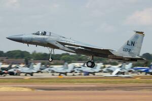 uni États air Obliger usaf f-15c Aigle 86-0172 combattant jet avion arrivée et atterrissage pour riat Royal international air tatouage 2018 salon de l'aéronautique photo