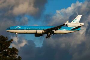 klm Royal néerlandais compagnies aériennes mcdonnell Douglas md-11 ph-kca passager avion arrivée et atterrissage à Amsterdam Schipol aéroport photo