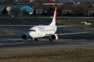 à compagnies aériennes Boeing 737-300 ep-taf passager avion Départ à Istanbul atatürk aéroport photo