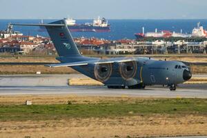 turc air Obliger Airbus militaire a400m atlas 17-0078 militaire transport avion Départ à Istanbul atatürk aéroport photo