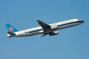 Chine du sud compagnies aériennes Airbus a321 passager avion Départ et prendre de à Hong kong vérifier tour kok aéroport photo