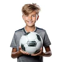 peu garçon avec une football Balle sur une blanc Contexte photo