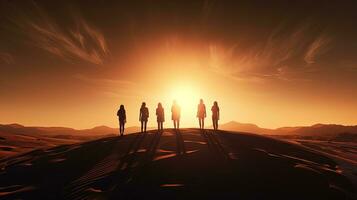 copains supporter sur le sable dune et admirer lever du soleil. silhouette concept photo