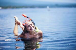 belle femme sur la plage photo