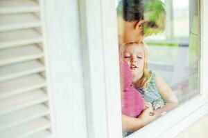 mère et fille s'amusant photo