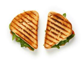 grillé sandwich Couper dans pièces isolé photo