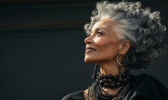 magnifique africain américain femme avec argent frisé cheveux et bijoux ai généré photo