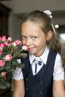 primaire école fille, dans école uniforme photo