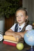 primaire école fille, dans école uniforme photo