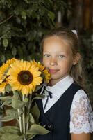 primaire école fille, dans école uniforme photo