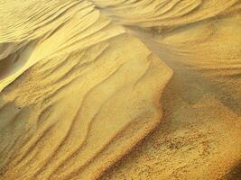 vagues de texture de sable. dunes du désert. paysage de coucher de soleil de dunes du désert. photo