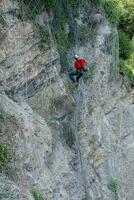 grimpeur placement sécurité filets à éviter chute rochers photo