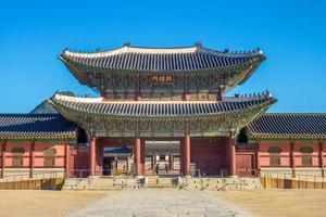 heungnyemun, au palais changdeokgung à séoul en corée du sud photo