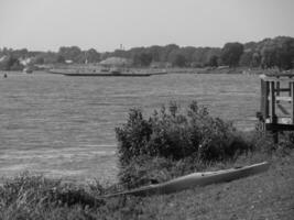 à le maas rivière dans le Pays-Bas photo