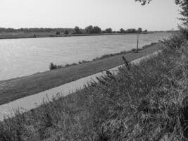 à le maas rivière dans le Pays-Bas photo