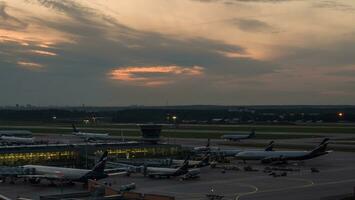 sheremetievo aéroport dans en retard soir Moscou, Russie photo