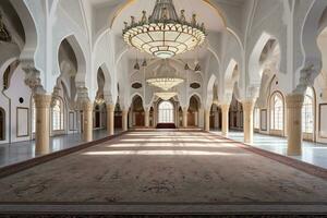 vue de à l'intérieur mosquée avec une grand tapis photo