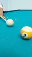 billard des balles dans le table photo