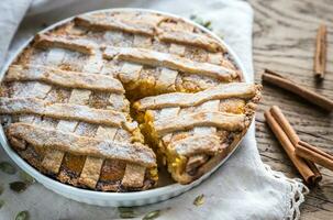 tarte à la citrouille sur le fond en bois photo