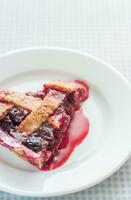 Cerise tarte sur le assiette photo