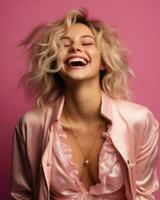 portrait de magnifique blond femme en riant sur rose Contexte Stock photo génératif ai