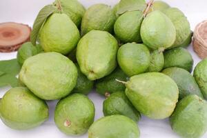 proche en haut de Frais goyave fruit dans le marché, Thaïlande. photo