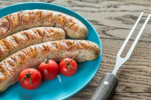 saucisses grillées aux tomates cerises photo