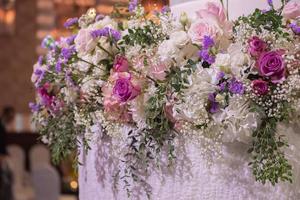 décoration de fleurs de mariage blanc photo