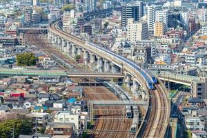 système ferroviaire et métro de tokyo au japon photo