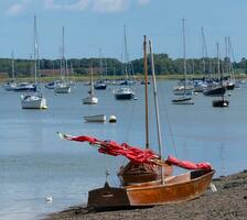 traditionnel en bois voile canot proche en haut photo