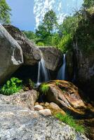 frécha da mizarela cascade dans auberge da serra, le Portugal. photo