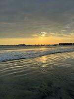 coucher de soleil sur la plage photo