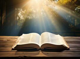 ouvert Bible avec sunlights photo