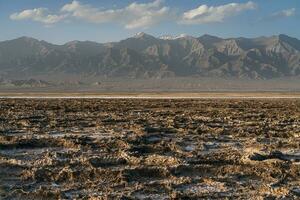 le sec atterrir, le sol par le sel Lac dans le Qinghai, Chine. photo