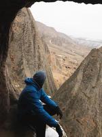 touriste en cappadoce en hiver photo