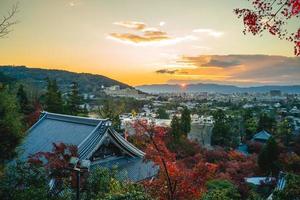 Temple zenrin aka eikando à kyoto au japon au crépuscule photo